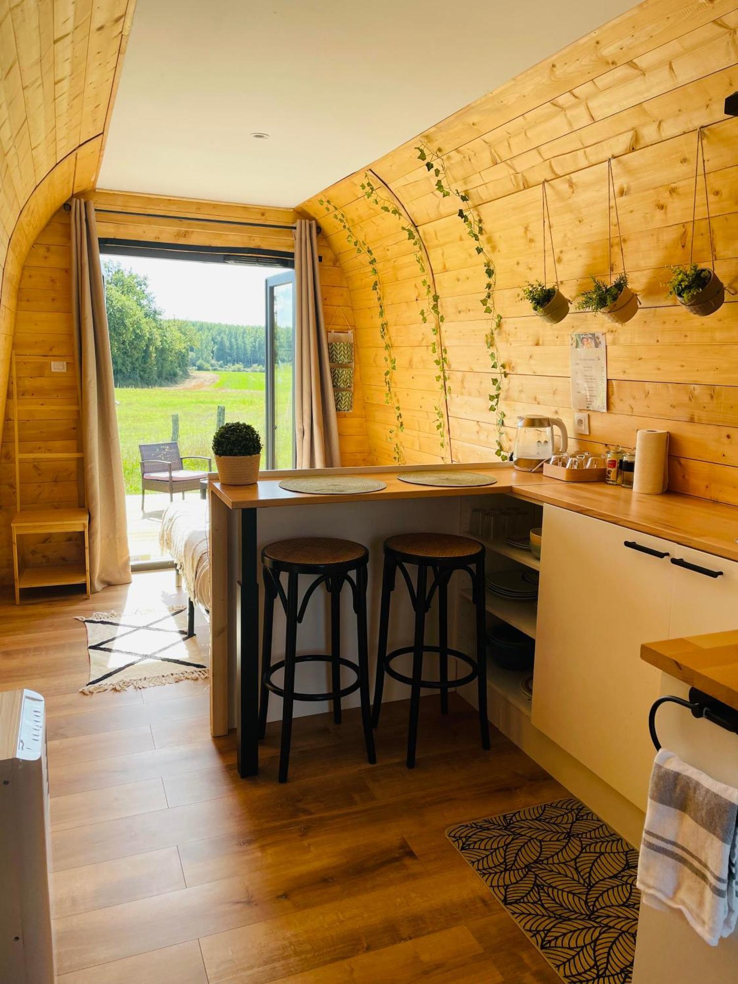 Logement Insolite : La Ruche Verte Monts-sur-Guesnes Exterior foto